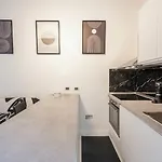 Guelfa 51 By Mmega Apartment