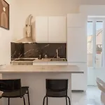 Apartman Guelfa 51 By Mmega *